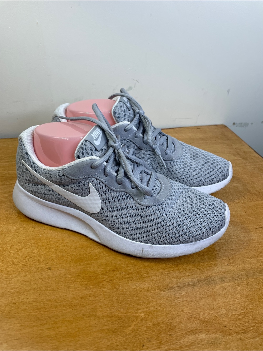 Nike Women’s Light Gray Mesh Trainers with White Swoosh. Size 9